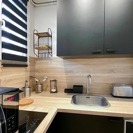 Pierre Proche Place Saint Marc *