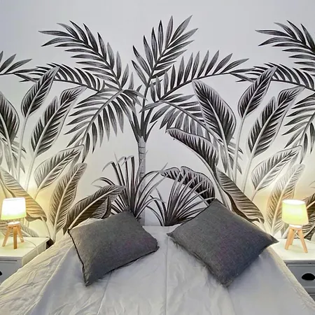 Pierre Proche Place Saint Marc