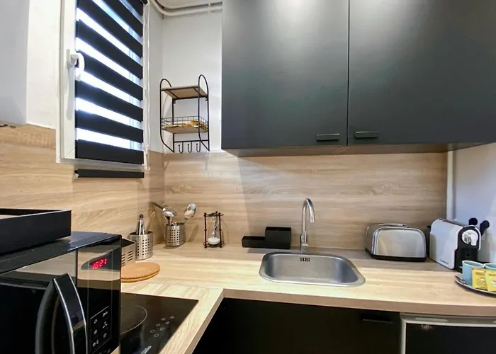 Pierre Proche Place Saint Marc *