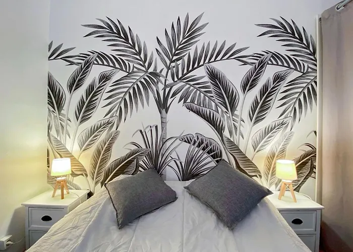 Pierre Proche Place Saint Marc