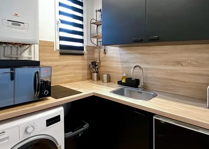 Pierre Proche Place Saint Marc Apartment *