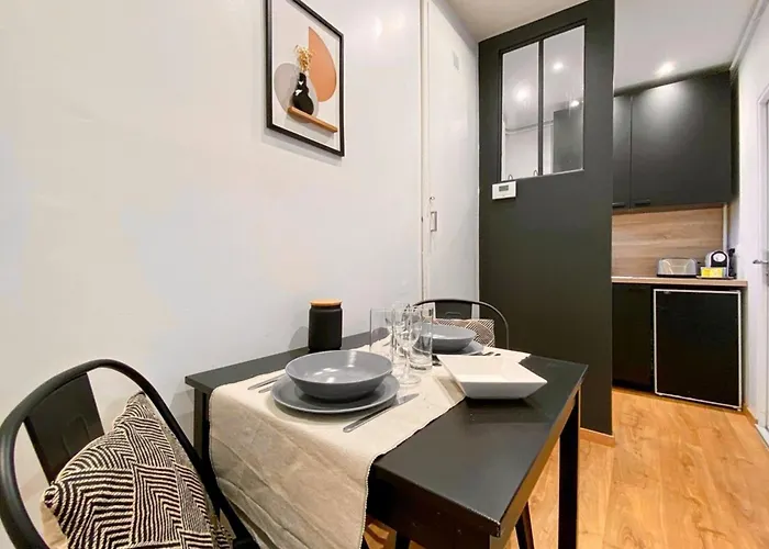 Pierre Proche Place Saint Marc *